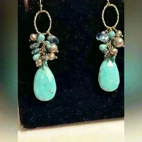 Faceted turquoise colored stone dangle earrings - Picture 5 of 5